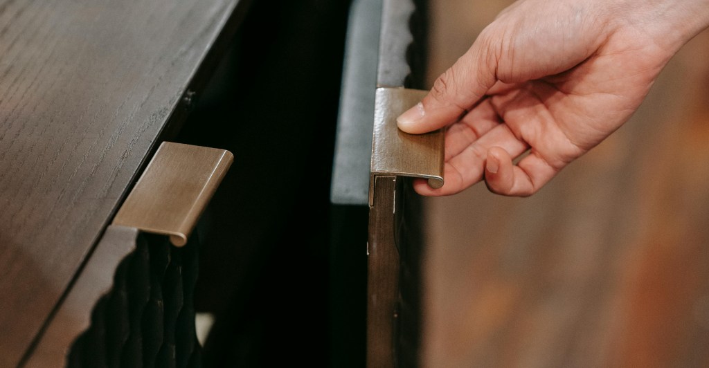 How to Choose a Handle for Cabinets: Kitchen, Bathroom or&nbsp;Other
